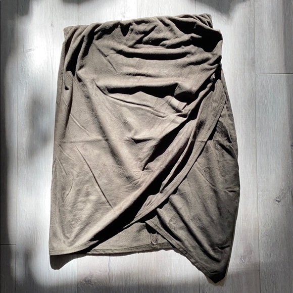 Cross over skirt - Picture 2 of 6